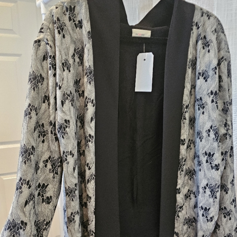 MY Sunday Morning - black and beige floral coverup